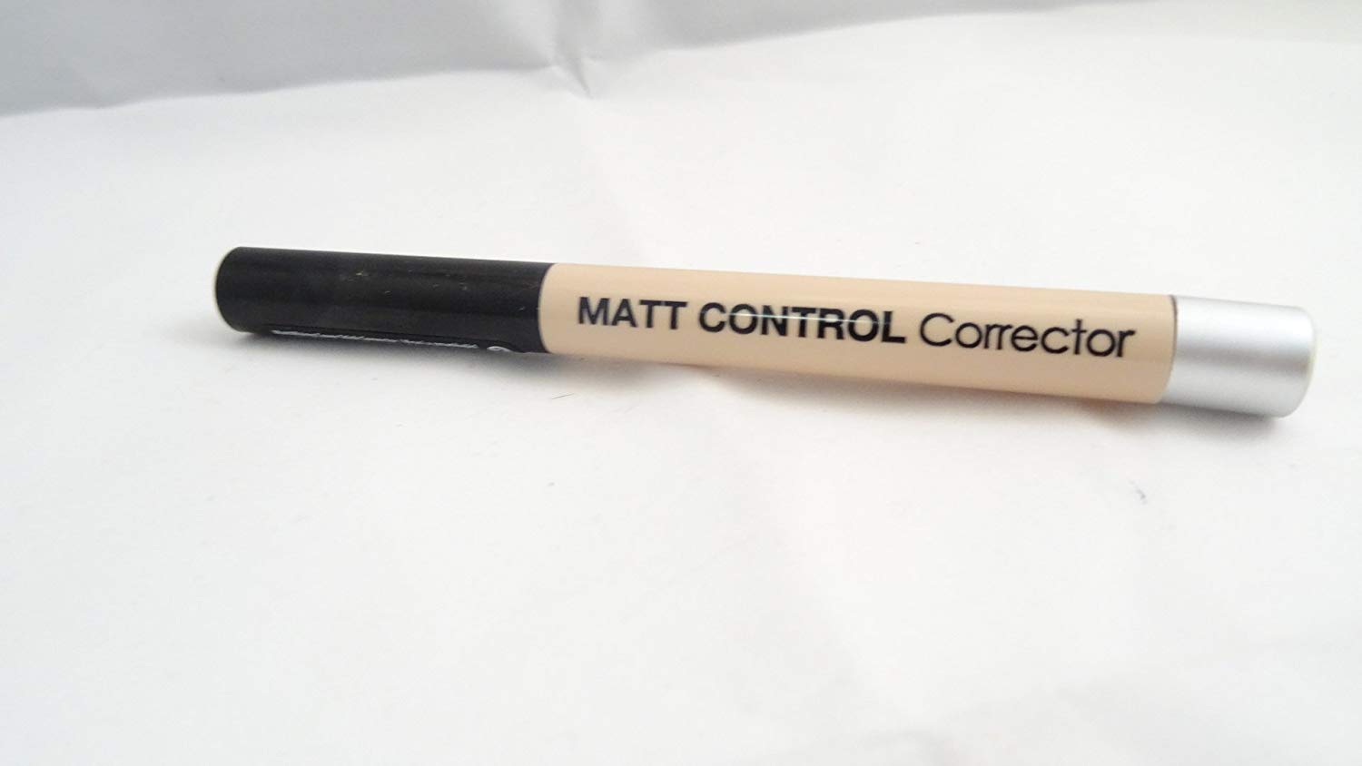 bút che khuyết điểm Dermacol Make Up Matt control make-up corrector
