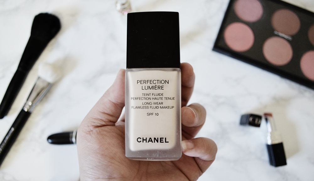 LongLasting Tinted Face Fluid  Chanel Ultra Le Teint Fluide  MAKEUP