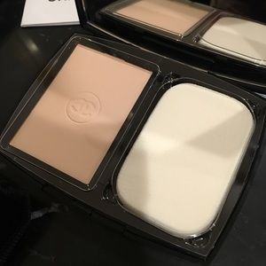 Chanel Ultrawear Flawless Compact Foundation SPF 15 – Kem nền dạng nén hoàn  hảo lên da - Rivi Việt Nam