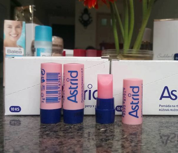 son dưỡng môi mỡ hươu Astrid Protective & Regenerating Lip Balm