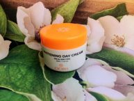 Điều gì giúp kem dưỡng ban ngày Whitening Day Cream Ciciro được nhiều chị em phụ nữ lựa chọn?