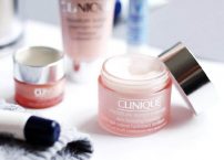 Clinique Moisture Surge™ Intense Skin Fortifying Hydrator kẻ thù của làn da khô