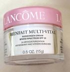 Kem dưỡng Lancome Bienfait Multi Vital -sự lựa chọn hoàn hảo cho bạn gái trong việc bảo vệ da toàn diện.