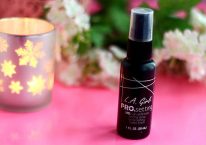 Xịt khóang Makeup LA Girl Pro HD Setting Spray có thật sự cố định lớp trang điểm hay không?