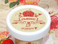 Mặt nạ Skinfood tẩy tế bào chết Strawberry Black Sugar Wash-off Mask – ngọt ngào!