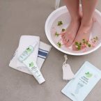 Sản phẩm tẩy tế bào chết và dưỡng da chân Skinfood Mint Sparkling Foot Scrub – Thêm yêu bàn chân bạn