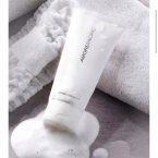 Thực hư sữa rửa mặt Amore Pacific Treatment Cleansing Foam làm sạch sâu, loại bỏ độc tố trên da